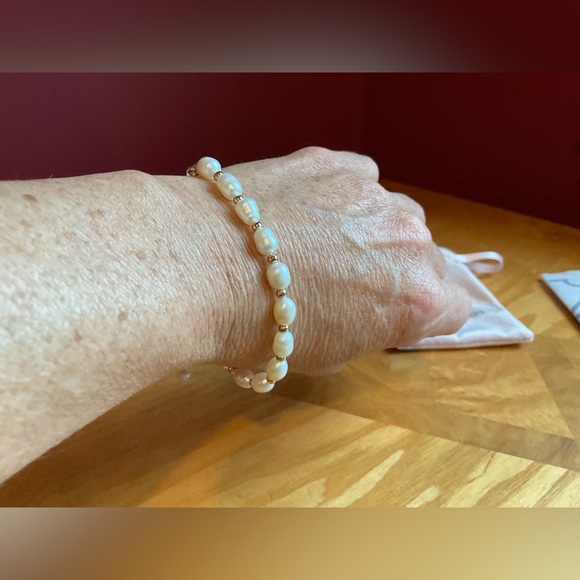 Gold and faux fresh water peals adjustable bracelet new